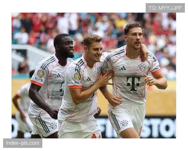 拜仁对阵巴黎一役展现冠军相 十人应战仍能守住胜果