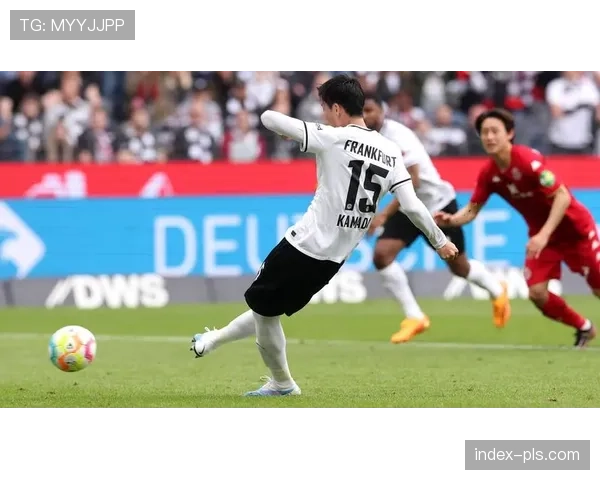 拜仁12分领跑积分榜 最快下轮即可提前卫冕沙拉盘